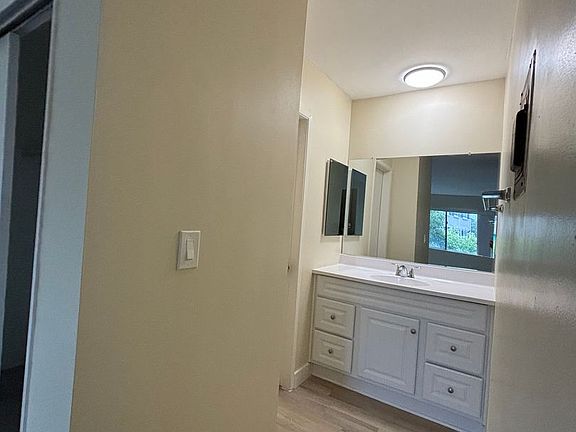 4th image of 3850 Redondo Beach Blvd #14