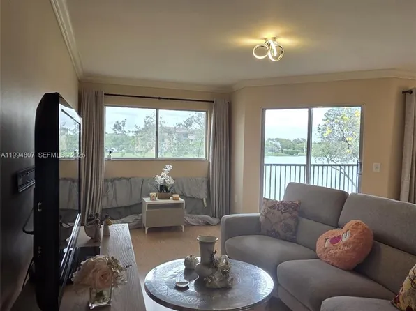 13705 SW 12th St APT 202B, Pembroke Pines, FL 33027