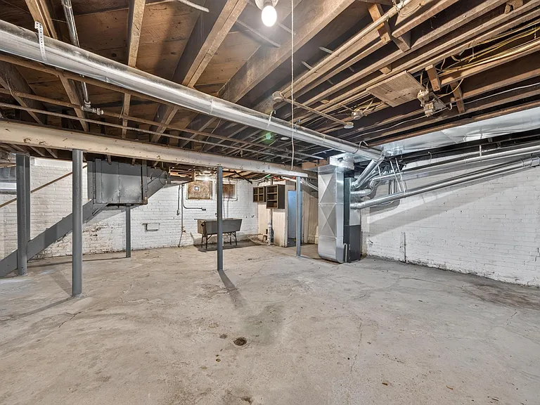 2025 Calvert St — Photo 35