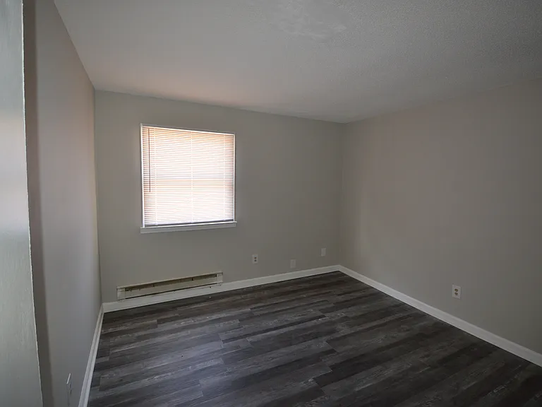 831 N Franklin St — Photo 4