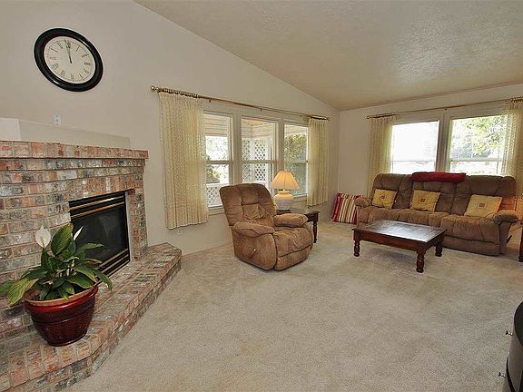 3rd image of 8401 W Echo Falls Ln