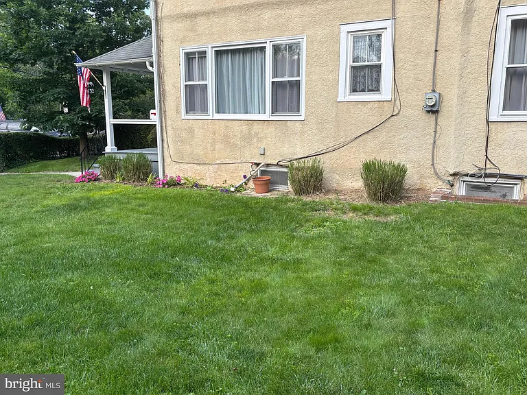 132 Plant Ave — Photo 3