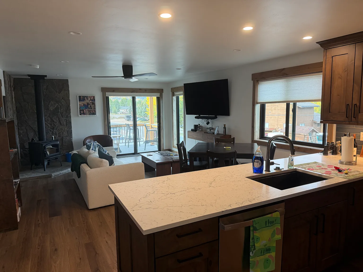 2 bed, 2.5 bath, 11500 sqft, $1,750 — Photo 1