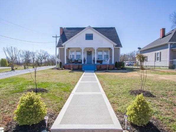 432 E Cedar Rock St, Pickens, SC 29671