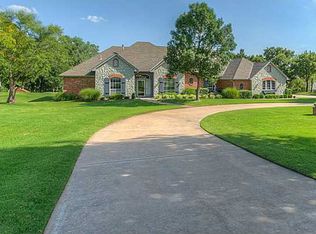 2014 Silver Crest Dr, Edmond, OK 73025