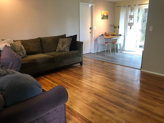 Living room
Recently refinished original oak floors
Furniture will be removed