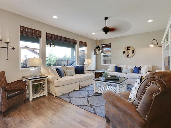 5th image of 2154 N Lindsay Ct