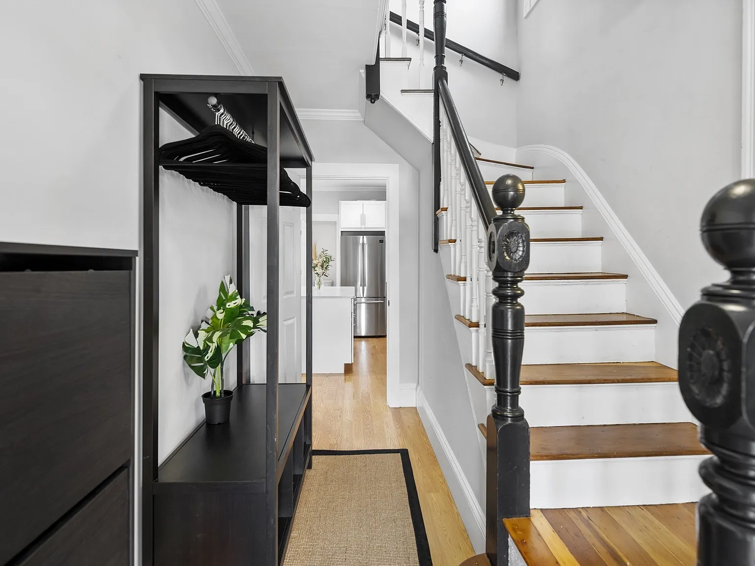 1 bed, 1.0 bath, 705 sqft, $2,700 — Photo 3