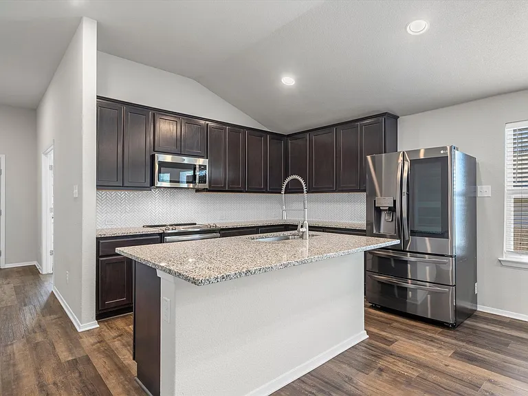3906 Crockett Ave — Photo 8