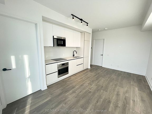 4th image of 108 Peter St #2710