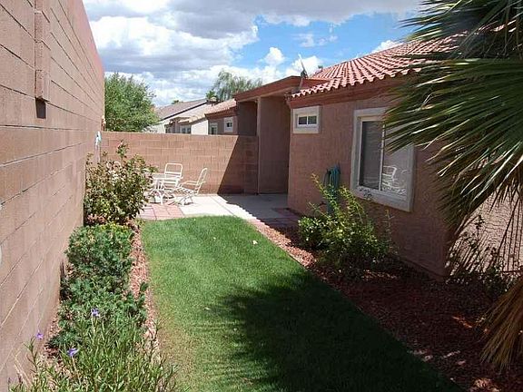 3rd image of 1419 Pinehurst Dr