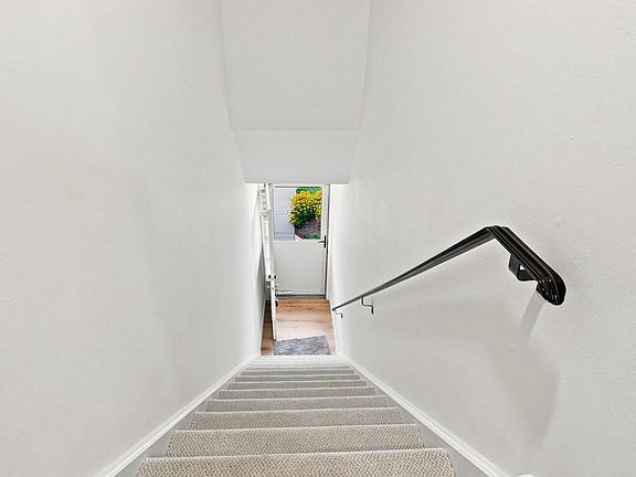 4th image of 1155 York Rd APT B11