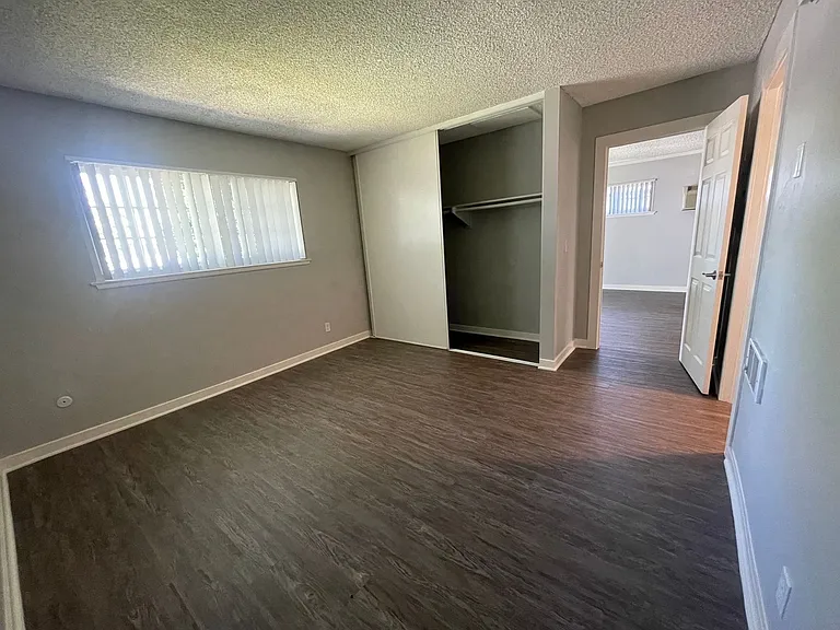 Villa Del Sol Apartments — Photo 159