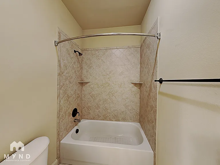 2204 Apollonia Ln — Photo 12
