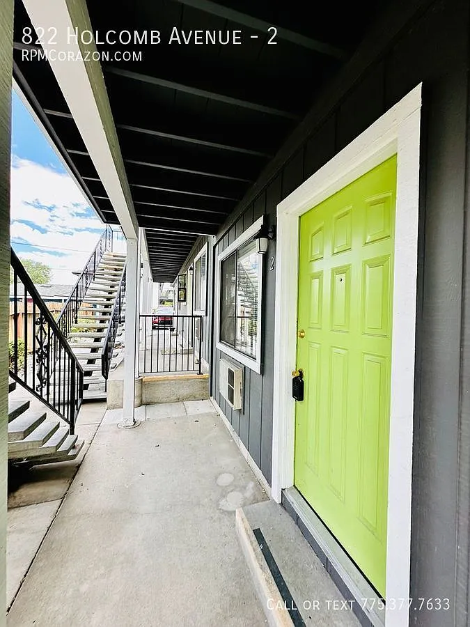 822 Holcomb Ave — Photo 2