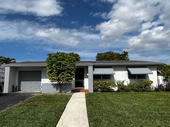 9525 SW 45th Ter