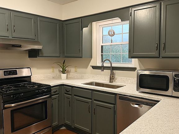 3rd image of 670 Lee Road 187
