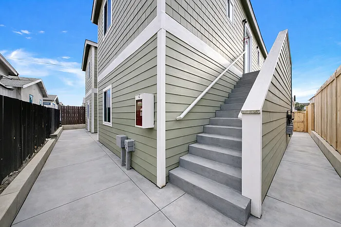 2409 L St #1 — Photo 3