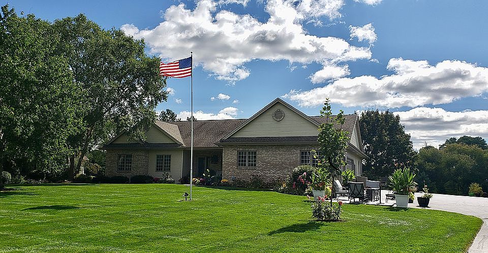 1st image of 39805 Lake Park Ct