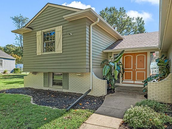 3rd image of 3054 SW Plass Ave