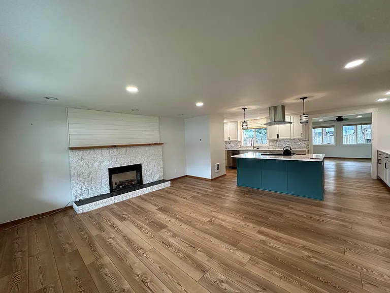 5213 25th Ave SE — Photo 3