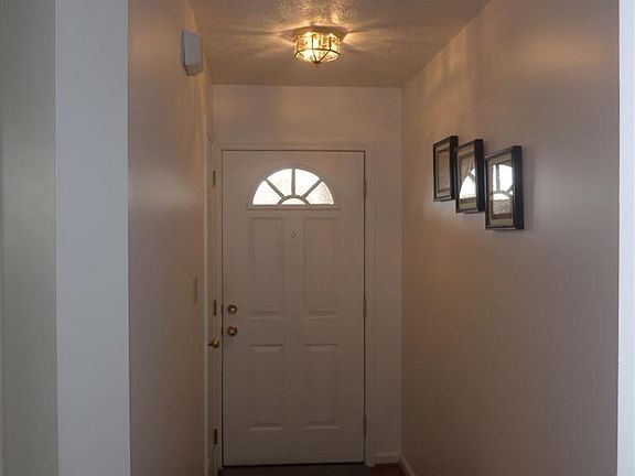 4th image of 733 Graftons Mill Ln