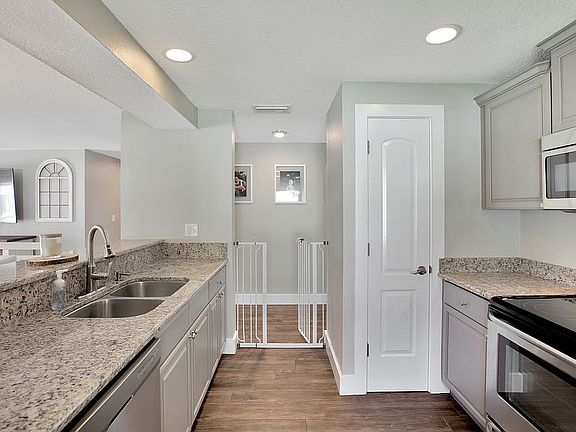 5th image of 301 Lakeview Dr