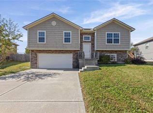 17176 Kill Creek Rd, Gardner, KS 66030