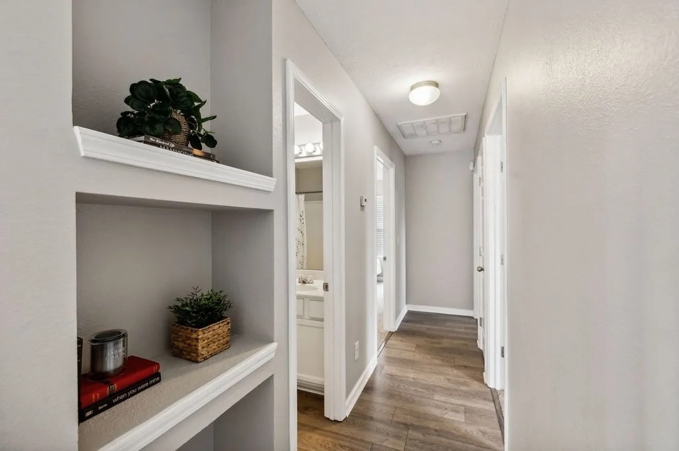 3 bed, 1243 sqft, $2,400 — Photo 3