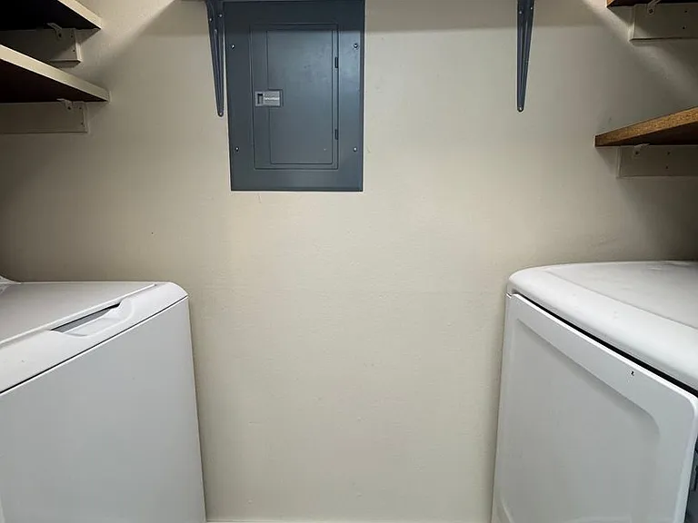 Hudson Square Apartments — Photo 9