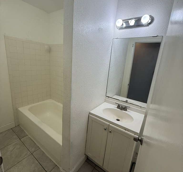 1st image of 1407 Lotela Ave