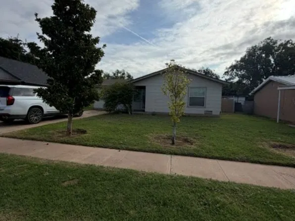 1828 N Breckon Dr, Hobbs, NM 88240