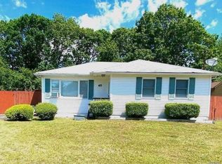 45 Alcolade Dr E, Shirley, NY 11967