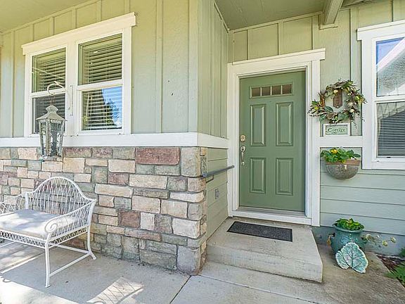 3rd image of 3928 Bentley Dr NE