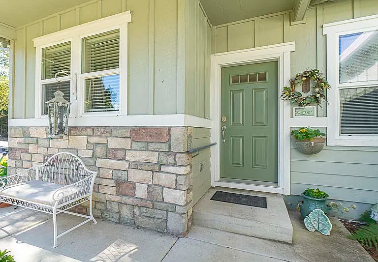 3928 Bentley Dr NE — Photo 3