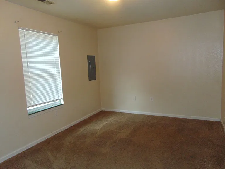 1709 N Lakewood Dr — Photo 9