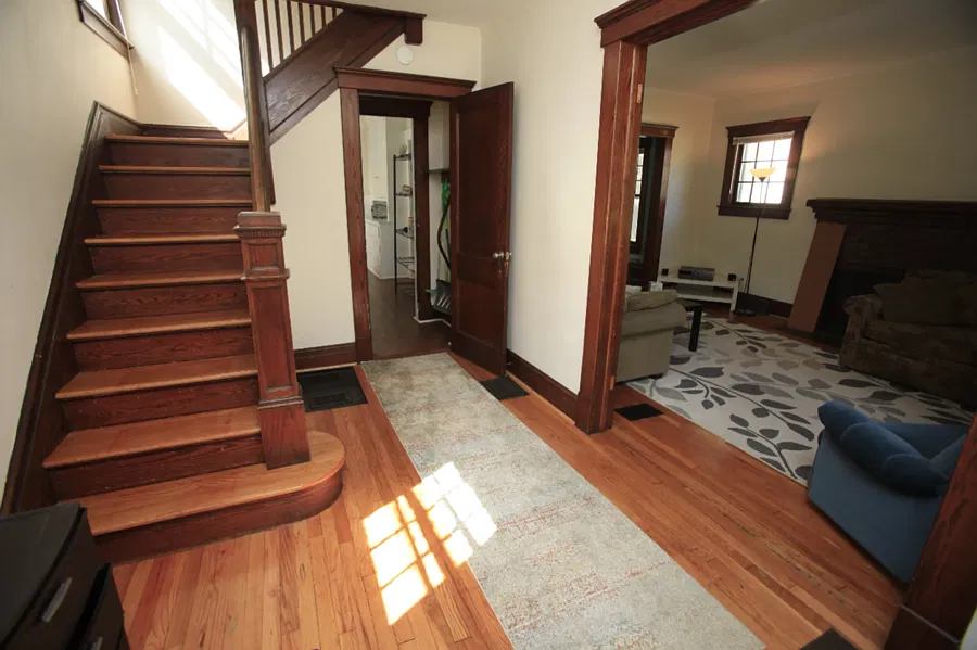 3 bed, 1320 sqft, $8,100 — Photo 3