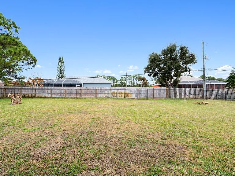 2861 SE Calvin St — Photo 32