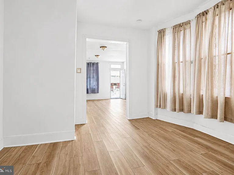 116 N Salford St — Photo 8