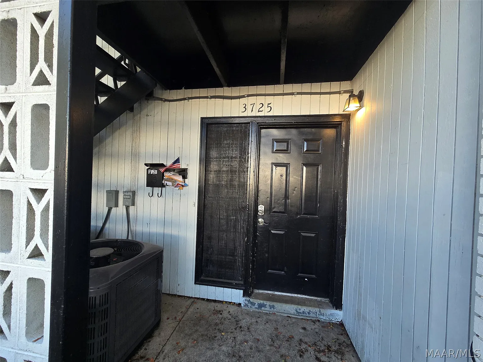 1 bed, 1.0 bath, 900 sqft, $880 — Photo 2