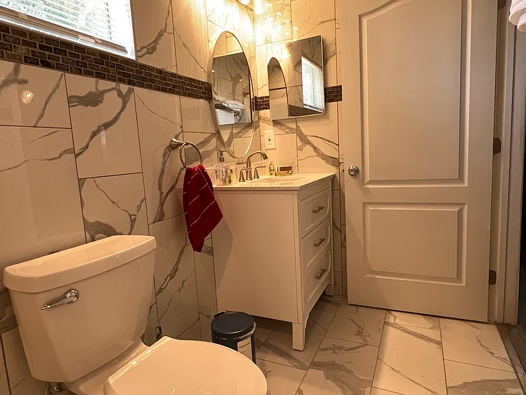 15885 Independence Ave — Photo 9