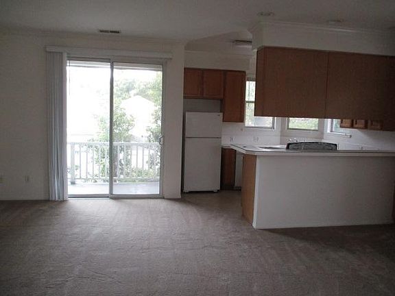 3rd image of 1521 San Pascual St #C