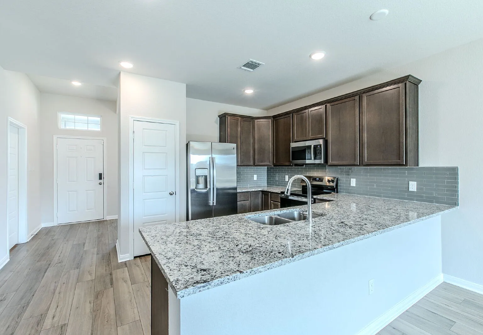 3 bed, 2.0 bath, 1550 sqft, $1,925 — Photo 4