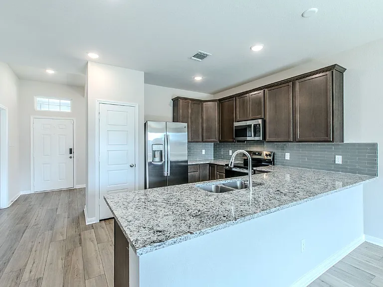 113 University Ave — Photo 4