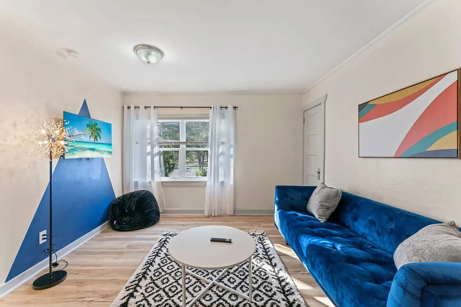 2 bed, 1.0 bath, 581 sqft, $2,641 — Photo 3