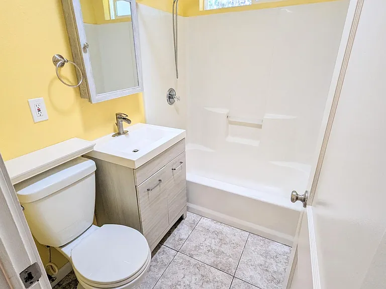 10902 NE Sacramento St — Photo 10