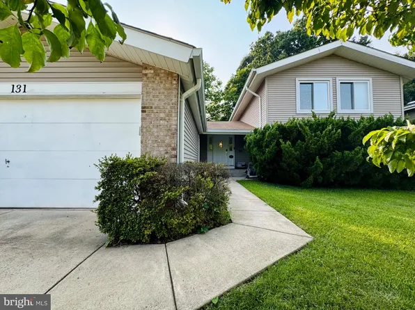 131 Evergreen St, Sterling, VA 20164