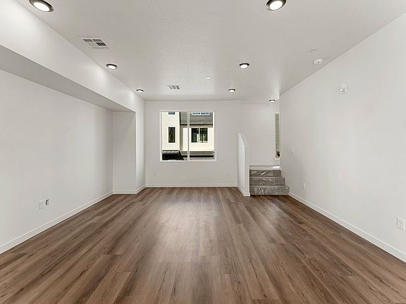 3rd image of 209 S 1400 W #202-1