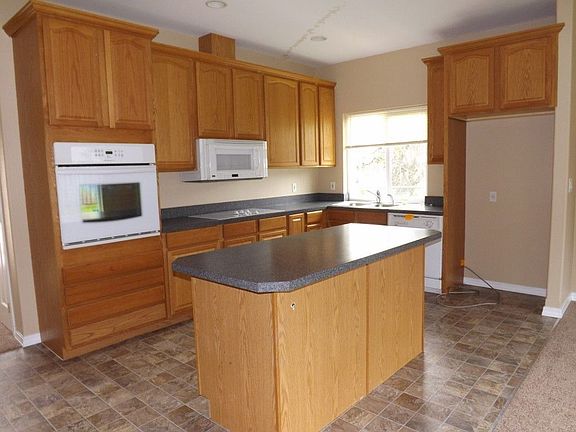 2nd image of 224 Tacoma Blvd S