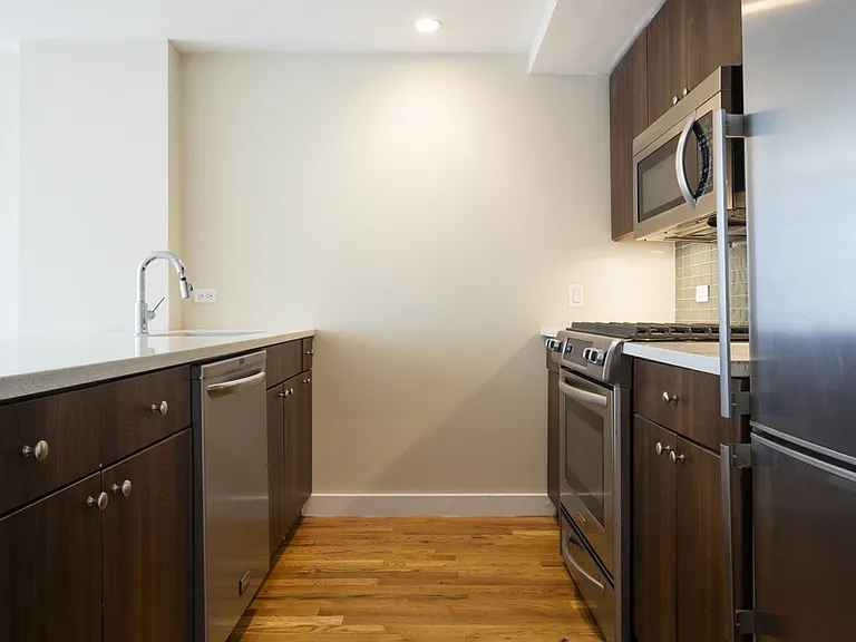 303 10th Ave #13E — Photo 5